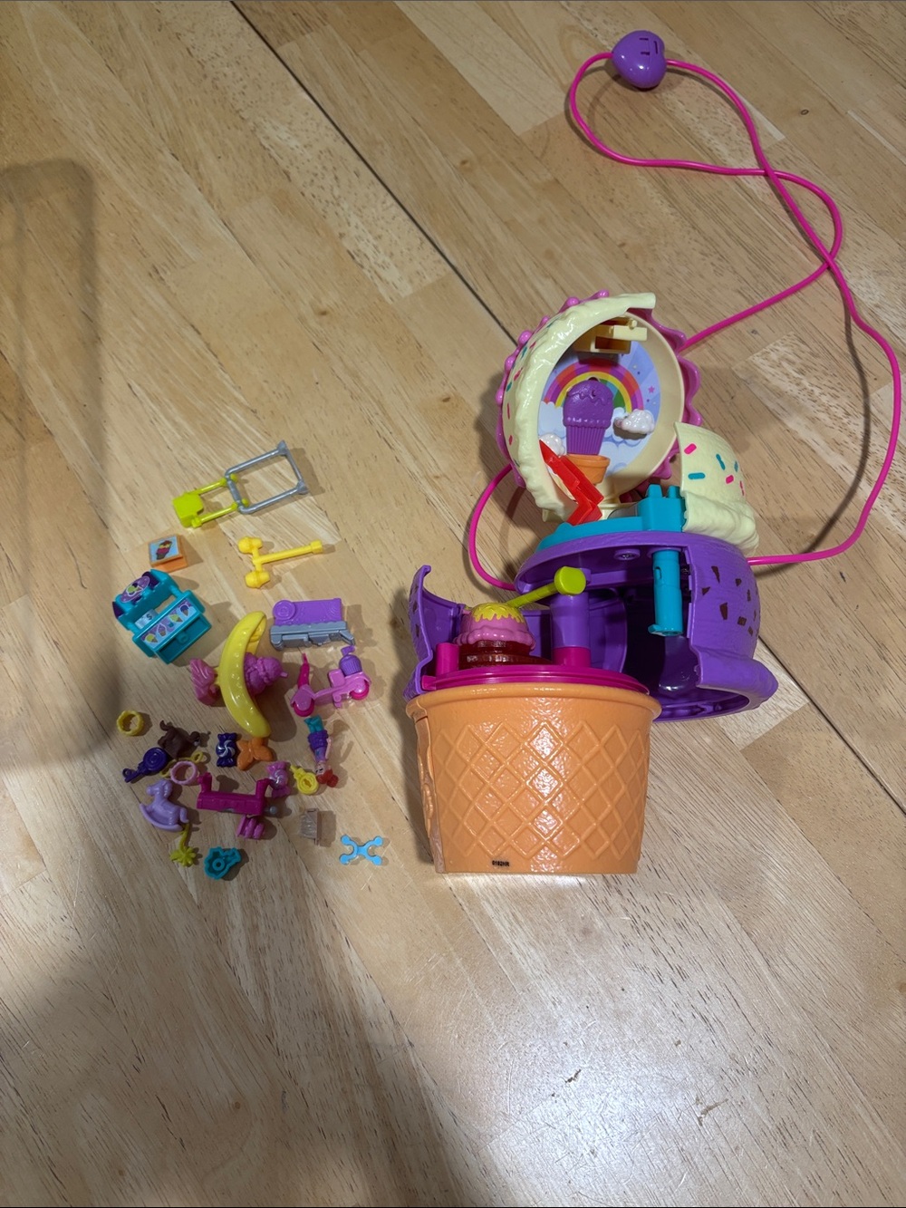 Polly pocket play set